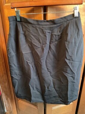 Casual Corner black zipper and 2 button skirt